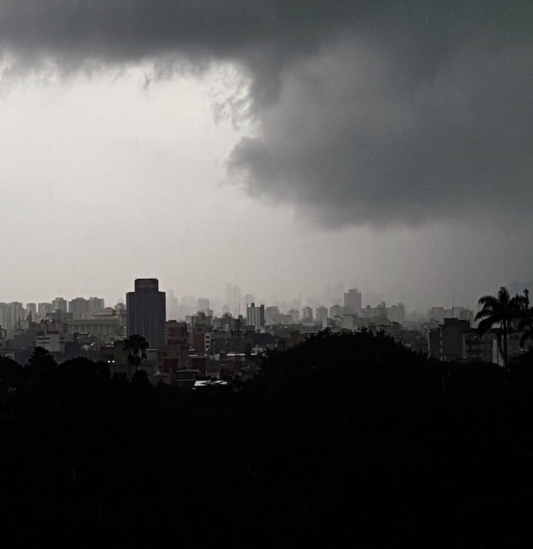 Article : On sait que tout est noir